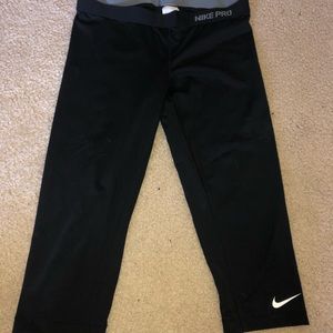 Nike pro crops